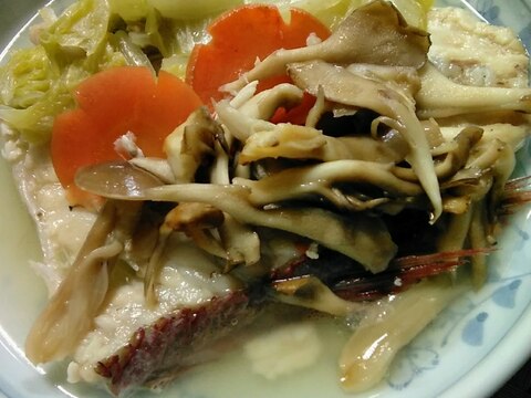 鯛のあらでだしが美味しい白菜とキノコの蒸し煮
